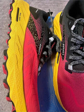 Brooks Cascadia 17 Women's Trail Running Shoes US 7 NWT